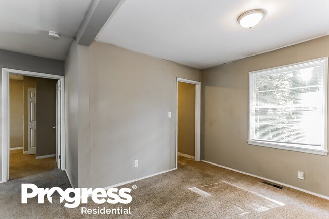 Building Photo - 3128 Latona Dr SW
