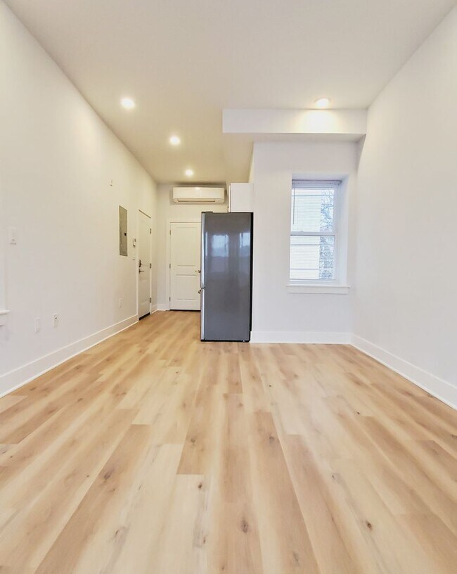 Building Photo - 4138 W Girard Ave