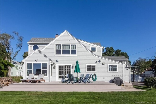 Building Photo - 140 Overshore Dr E
