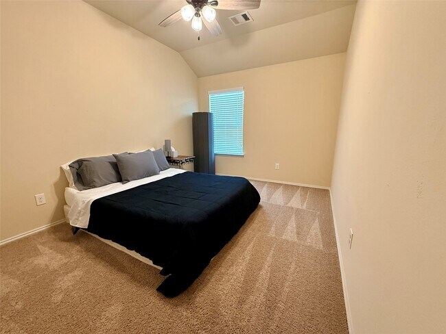 Building Photo - 12115 Rockridge Falls Dr