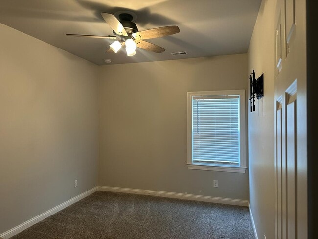 Building Photo - 107 Summertree Dr