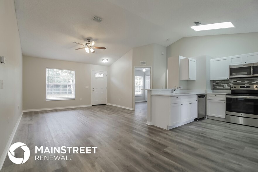 Building Photo - 6145 Banyan St