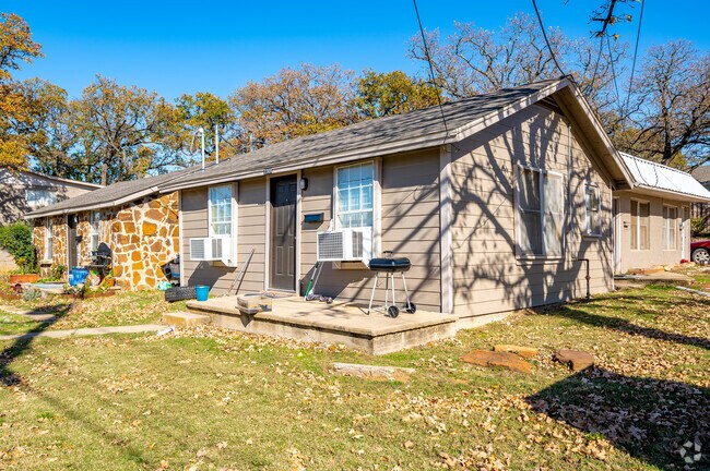 2300 N Elm - 2300 N Elm St