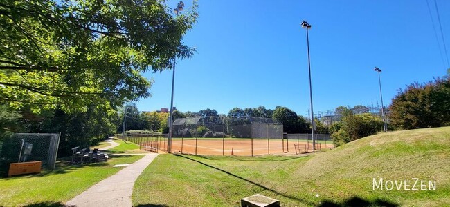 Building Photo - 9 Ratcale Ln