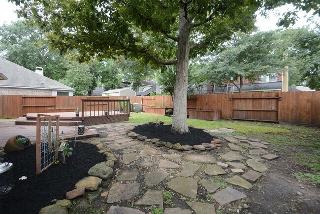 Building Photo - 5327 Willow Knoll Ct