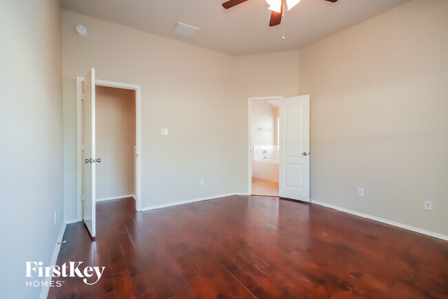Building Photo - 29919 Hanover Hollow Ln