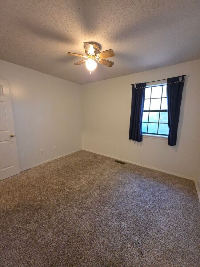 Building Photo - 408 Austin Cir