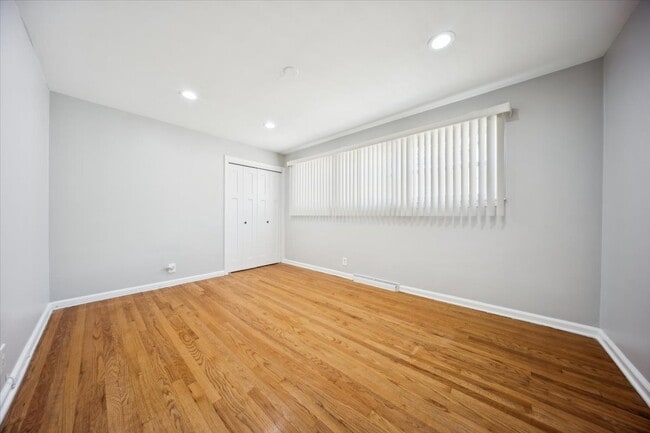 Building Photo - 6039 S Narragansett Ave