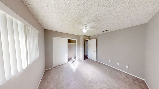 Building Photo - Cozy 2 bedroom 1 bathroom