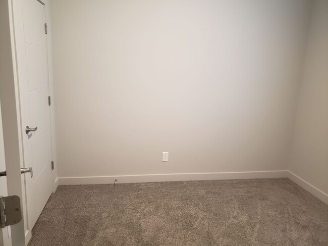 Building Photo - 2 Bed 1 Bath in Springville!!