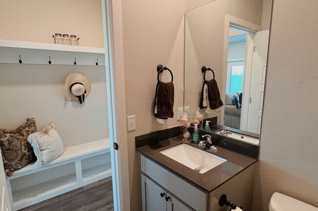 Building Photo - Townhome For Rent NW OKC!