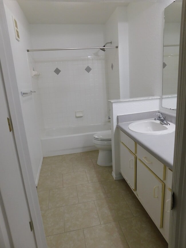 Building Photo - Seminole County - 3 bedroom, 2 bathroom.