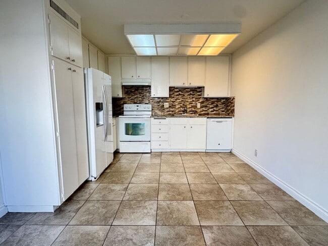 Building Photo - Charming 3 Bedroom in Thousand Oaks