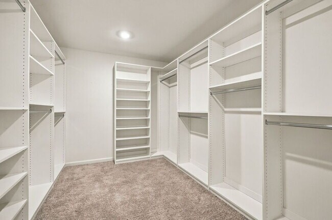 Building Photo - 2413 Abbot Hall Dr