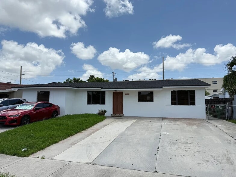 Primary Photo - 1310 W 30th St