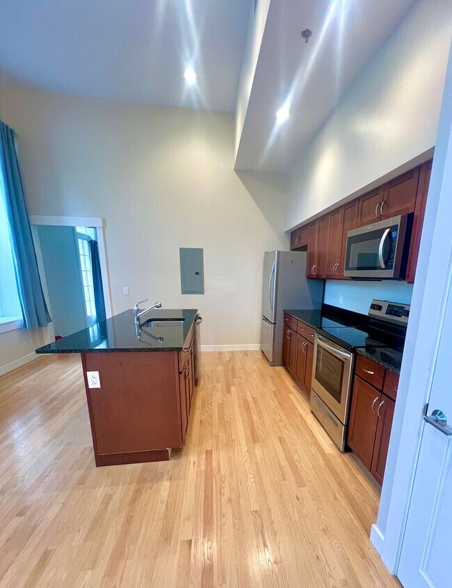 Building Photo - Putnam Block Hotel - One Bedroom Apartment, Available NOW - $1,950