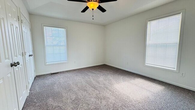 Building Photo - Creekwood Park Townhomes -$500 rent credit...