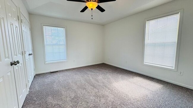 Building Photo - Creekwood Park Townhomes -SPECIAL FALL DEA...