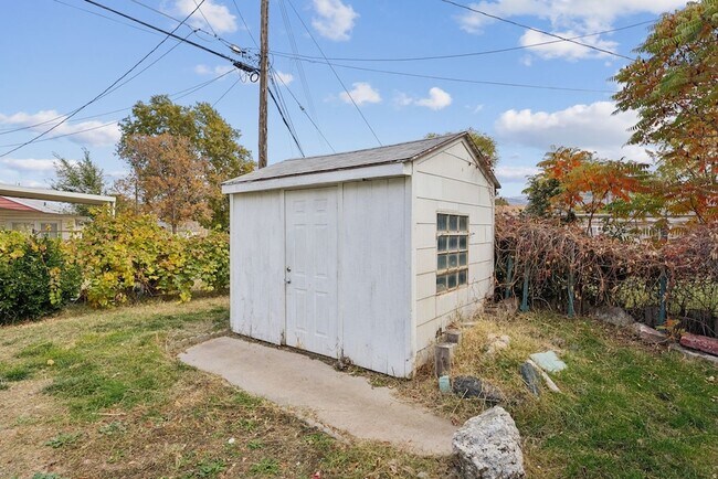 Building Photo - 2070 W 4000 S