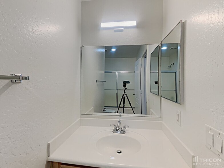 Building Photo - 1641 S 233rd Ln