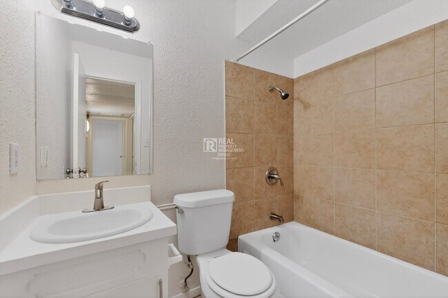 Building Photo - 6808 Trail Lake Dr