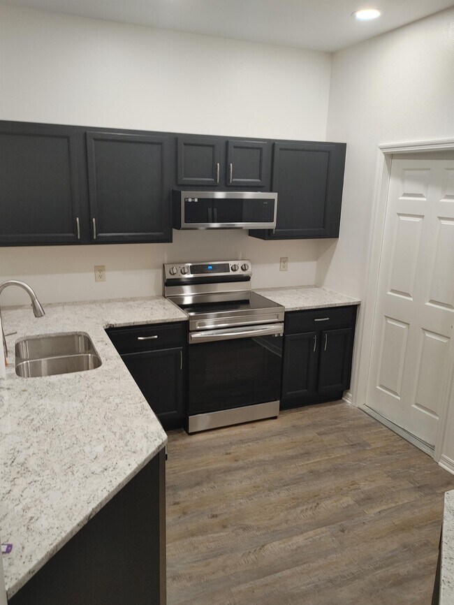 Building Photo - 1705 W Spring Meadow Loop