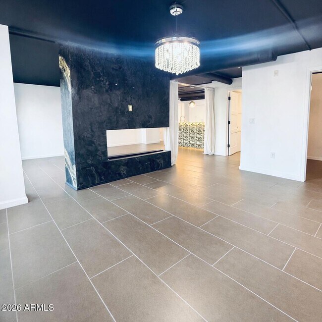 Building Photo - 535 W Thomas Rd