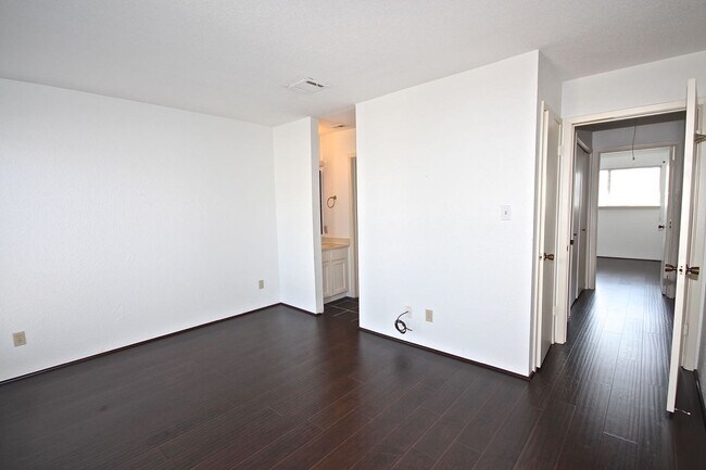 Building Photo - 6111 Beverly Hill St