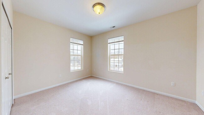 Building Photo - 1014 W Summerfield Gln Cir