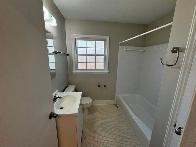 Building Photo - 3436 Washburn Ave