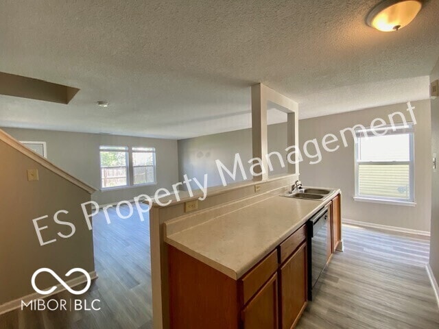 Building Photo - 10902 Glenayr Dr