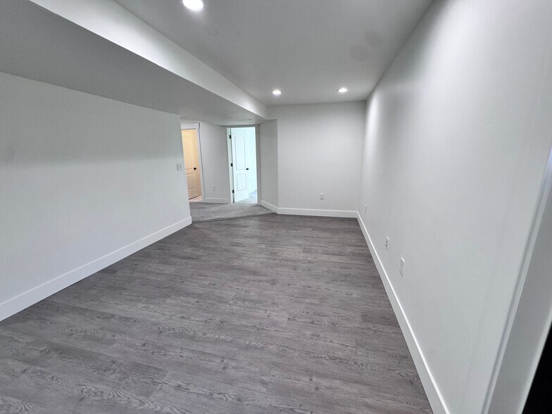 Building Photo - 4729 Middleboro Rd