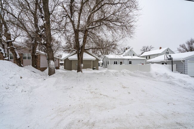 Building Photo - Single Family Home