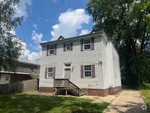 Building Photo - Newly renovated units and common areas!
