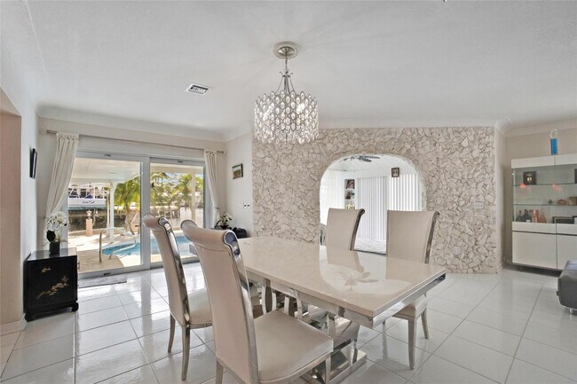 Building Photo - 1311 NE 27th Way