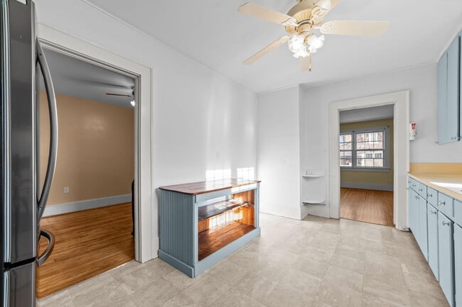 Building Photo - 503 E 5th St