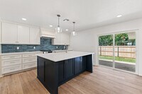 Building Photo - 2701 MacArthur Dr