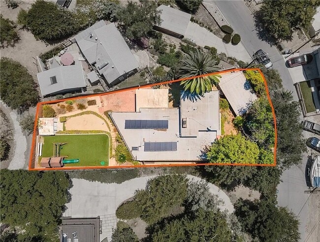 Building Photo - Gorgeous 3 bd 2 ba + Den Single Family hom...
