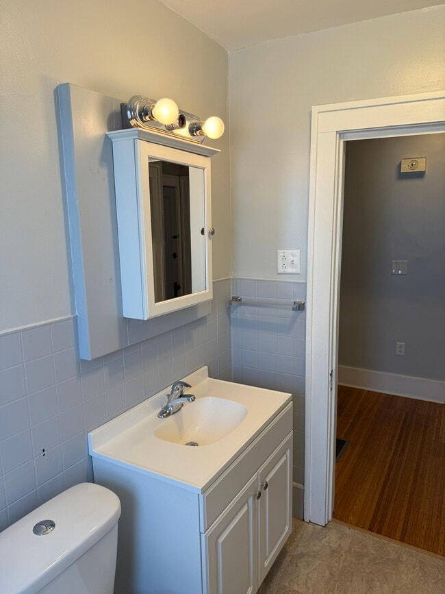 Building Photo - 1476 Ridge Rd