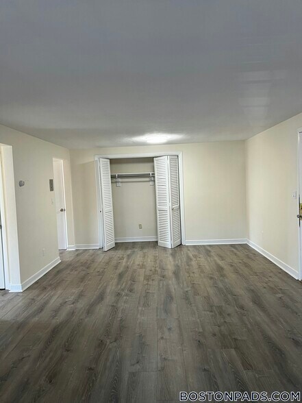 Building Photo - 10 Totman Dr