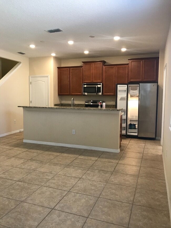 Building Photo - 4 bedroom independence Winter Garden townh...