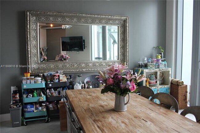 Building Photo - 690 SW 1st Ct