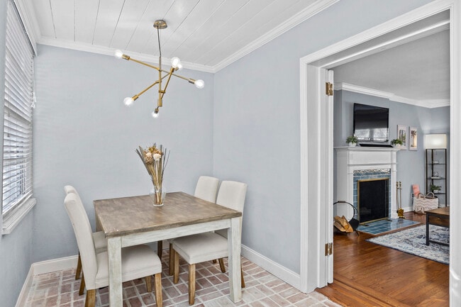 Building Photo - 3201 Poinsettia Ave