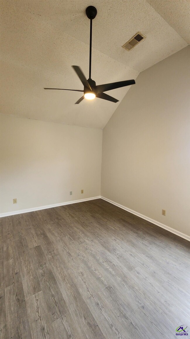 Building Photo - 101 Country Cove