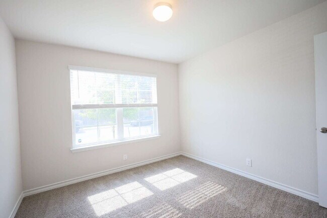 Building Photo - "Charming 4-Bed Sanctuary in San Antonio –...