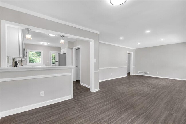 Building Photo - 1641 Rockcliff Pl SE
