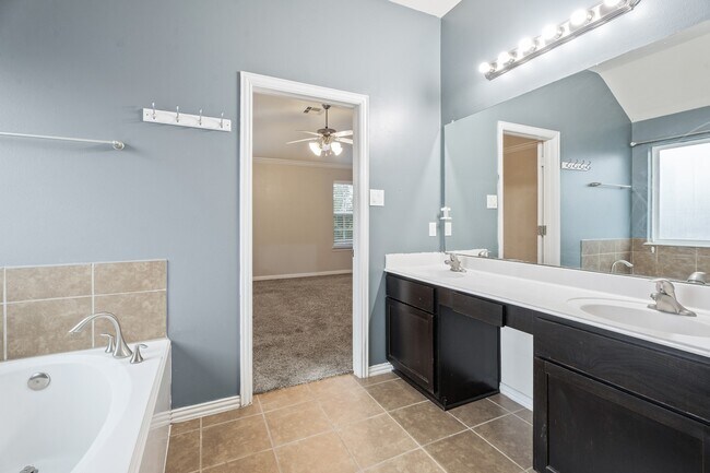 Building Photo - 6605 Fallen Breeze Ln