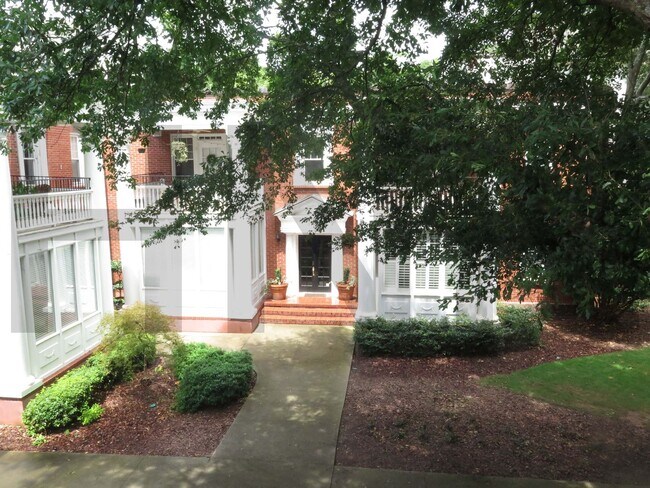 Building Photo - Charming 2/1 in Virginia Highlands!