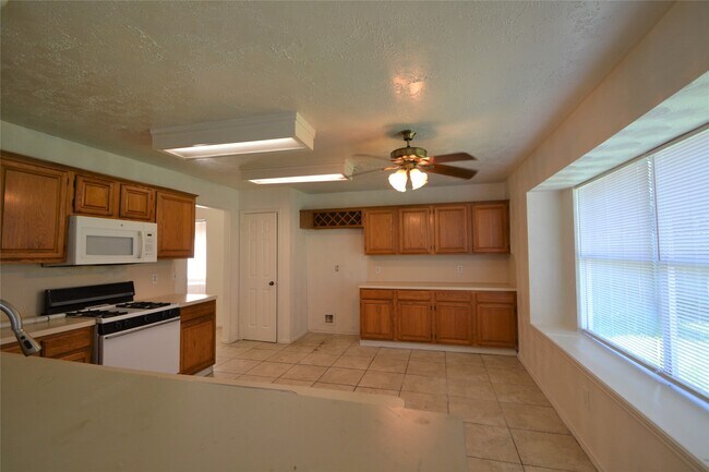 Building Photo - 12410 Meadow Briar Dr