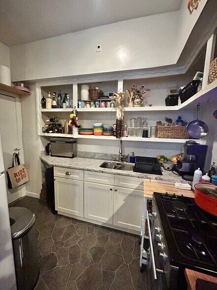 Building Photo - 1872 Commonwealth Ave